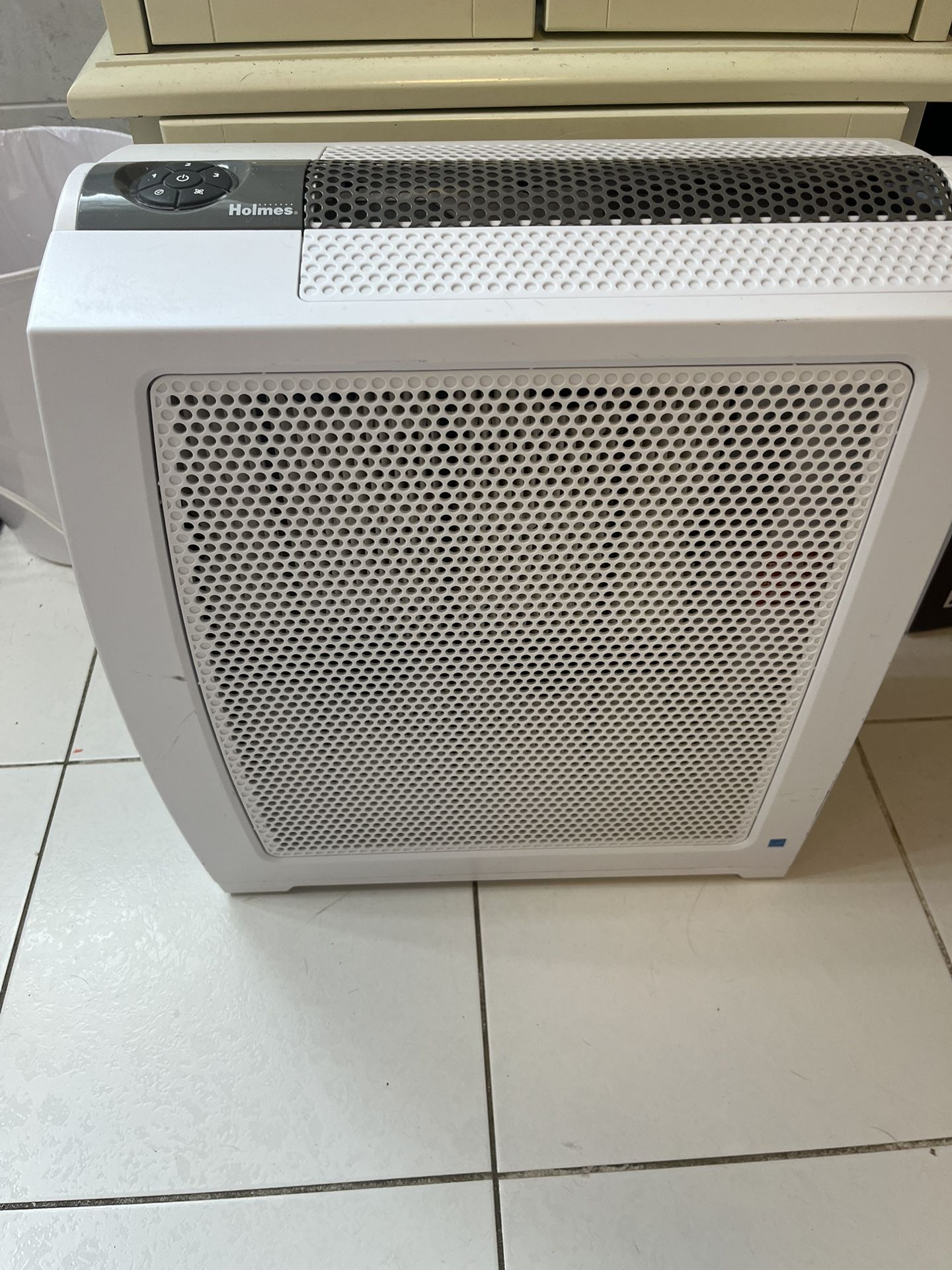 Holmes Room Air Purifier Model HAP9726, 3 Speed, White