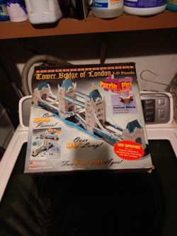 Tower Bridge Of London 3-D