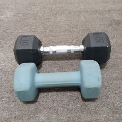 Selling 2 Set Of 10 pound Dumbell 