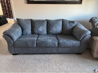 Large grey couch and matching love seat $250 must pick up please