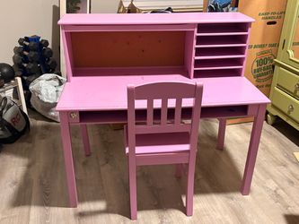 Pink student desk with chair