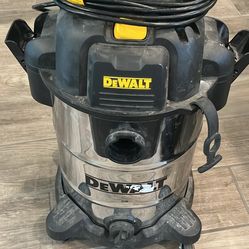 Dewalt 8 Gallon Wet/dry Vacuum 