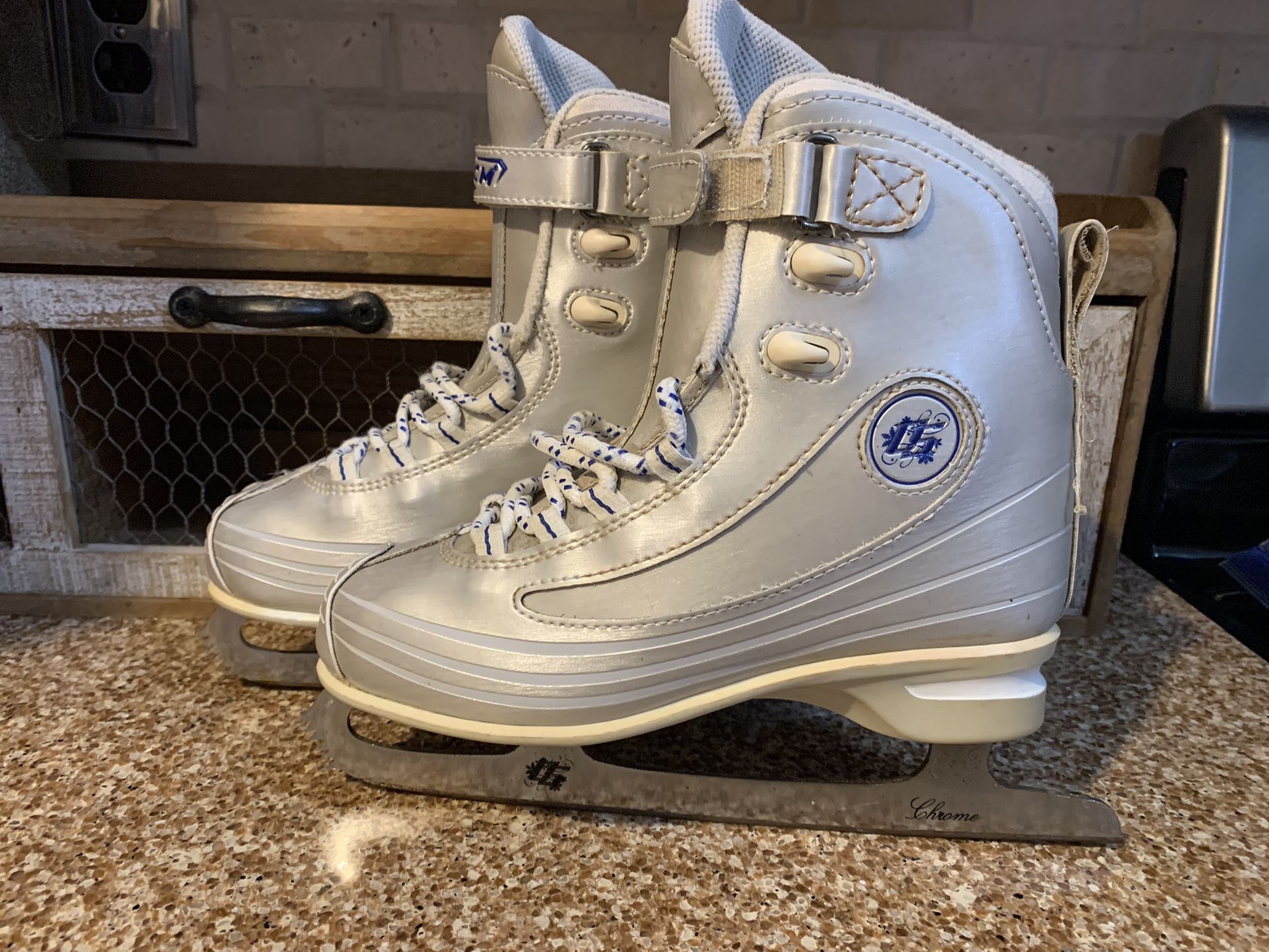 CCM Women’s Figure Skates for Sale in Williamstown, NJ OfferUp