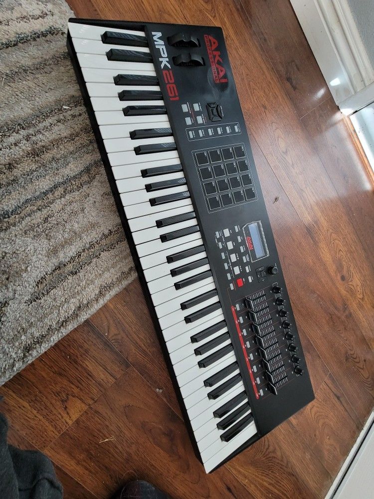 AKAI MPK 261 midi Controller