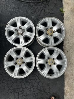 Toyota Highlander 2001-2007 Used OEM Wheel 16x6.5 Factory 16" Rim SILVER