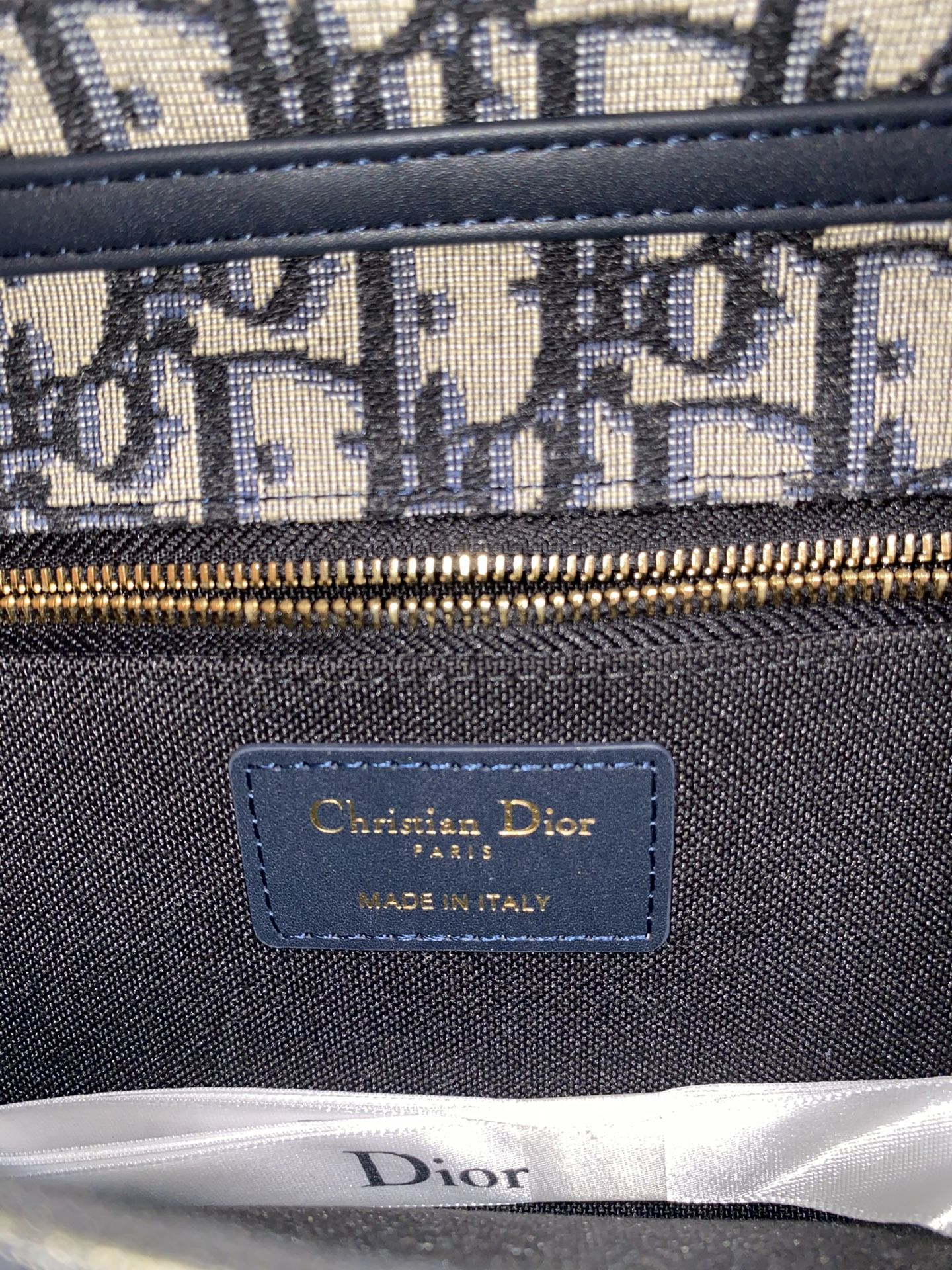 DIOR 30 MONTAIGNE POUCH for Sale in Tujunga, CA - OfferUp