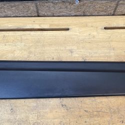 2016,2017,2018,2019,2020,2021 Honda Pilot Front Lower Right Side Door Garnish Assembly