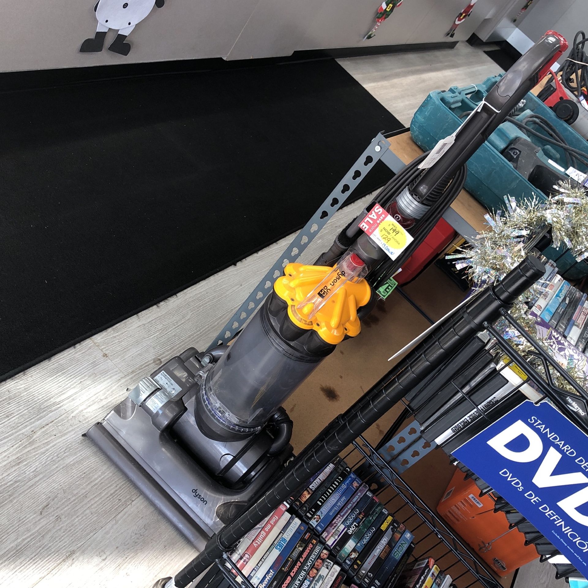 VACUUM CLEANER DYSON MODEL # DC33