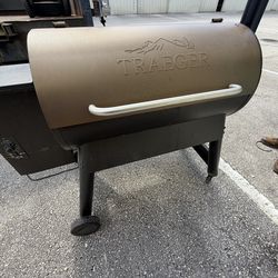 Traeger Pro Series 34-Pellet Grill and Smoker in Bronze