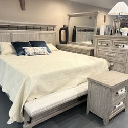 New 5pc King Bedroom Set