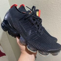 Super Rare” Nike Air VaporMax Flyknit 3 Black Snakeskin, like new” Size 11 