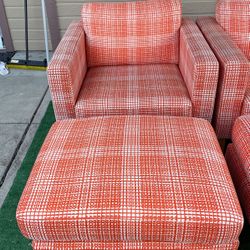 2 Couch With Ottoman 