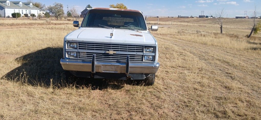 Chevy suburban.