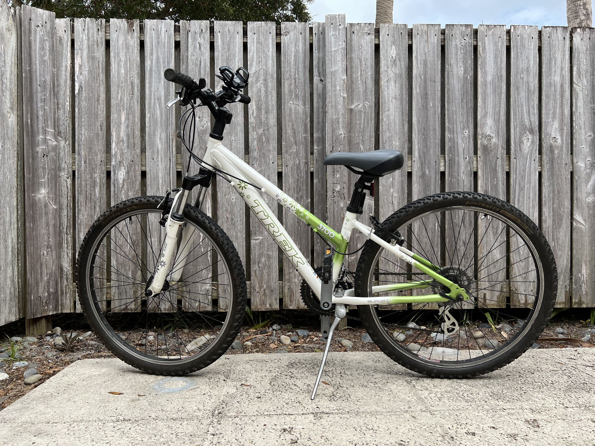 Trek 3700 Bike 26” tires (small)