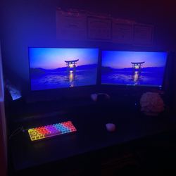 gaming pc comes with 2 Monitor 60hz & 144 hz   (NOT THE KEYBOARD) send offers 