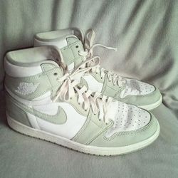 Women's Size 9 Seafoam Retro Nike Air Jordan 1 Sneakers 
