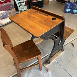 Vintage Desk With Ink Container 