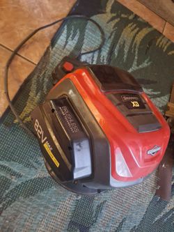 Snapper XD 82V Briggs and Stratton Electric Wireless Lawnmower