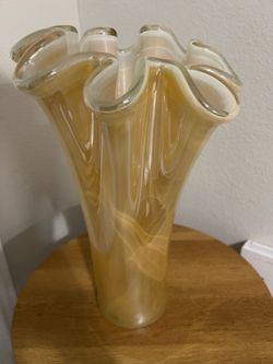 Large Murano-Style Ruffled Art Glass Vase – Apricot/Cream