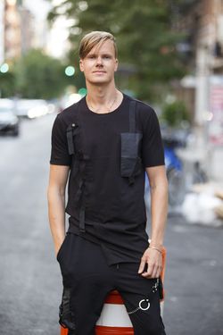 Syno style U 41 Asymmetrical Black Men T-shirt