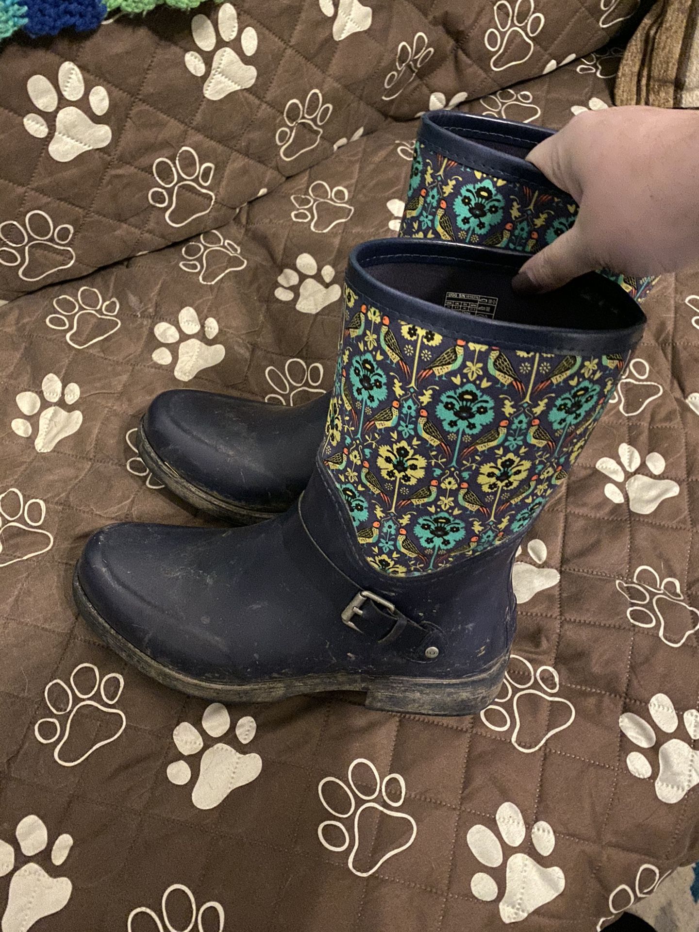 Woman’s UGG rain boots (size 11)