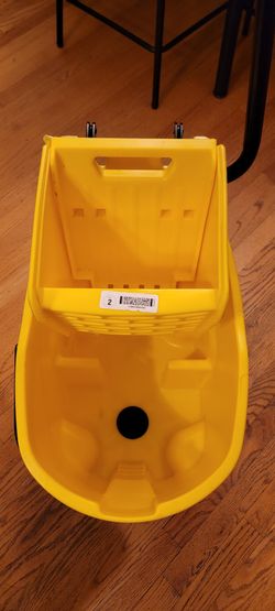Rubbermaid WaveBrake Mop Bucket & Wringer Combo w/Down Press, 35 Qt