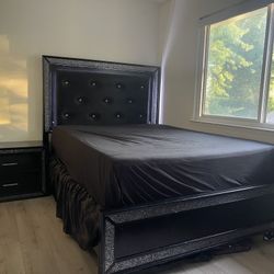 Bedroom Set- Queen - w/LED Lights, 9 Drawer Dresser w/ Mirror, Nightstand  (Mattress Not Included) $650
