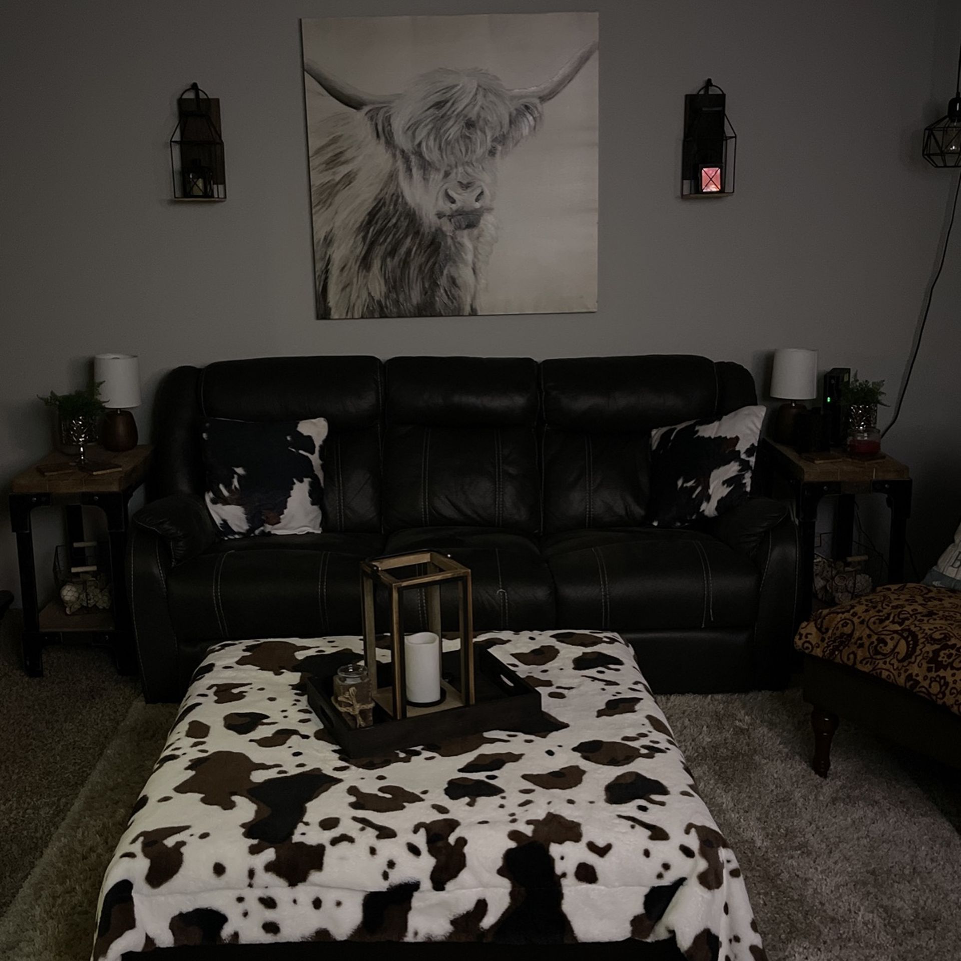 3 Seater Manual Leather Couch Recliner With Pull Down Tray N Drink Holder In Middle Console