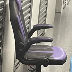 6 Regular Office Chairs 1 Executive  Style And 2 Gaming 