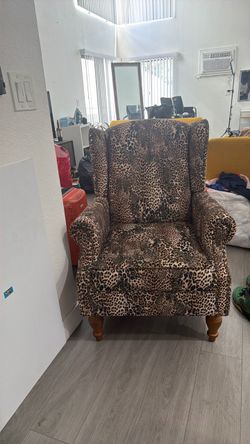 Single sofa