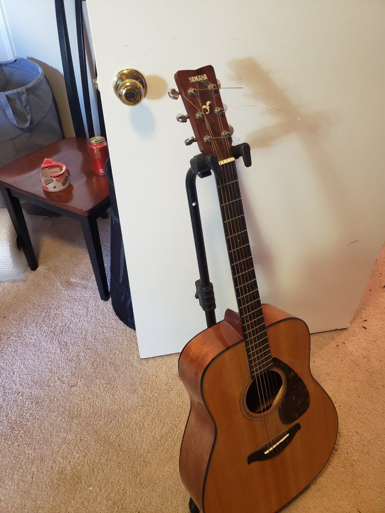 Accoustic Guitar With Adjustable Stand