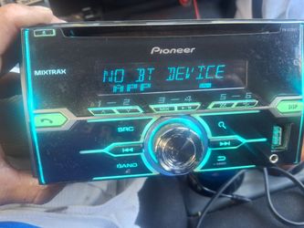 STEREO PIONEER CD AUX USB BLUETOOTH CAMBIA DE DIFERENTES COLORES GOOD CONDICIÓN ABLO ESPAÑOL