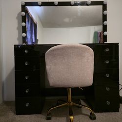 am selling vanetti with its chair