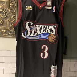 Men’s Vintage Allen Iverson 76ers Jersey Size M.