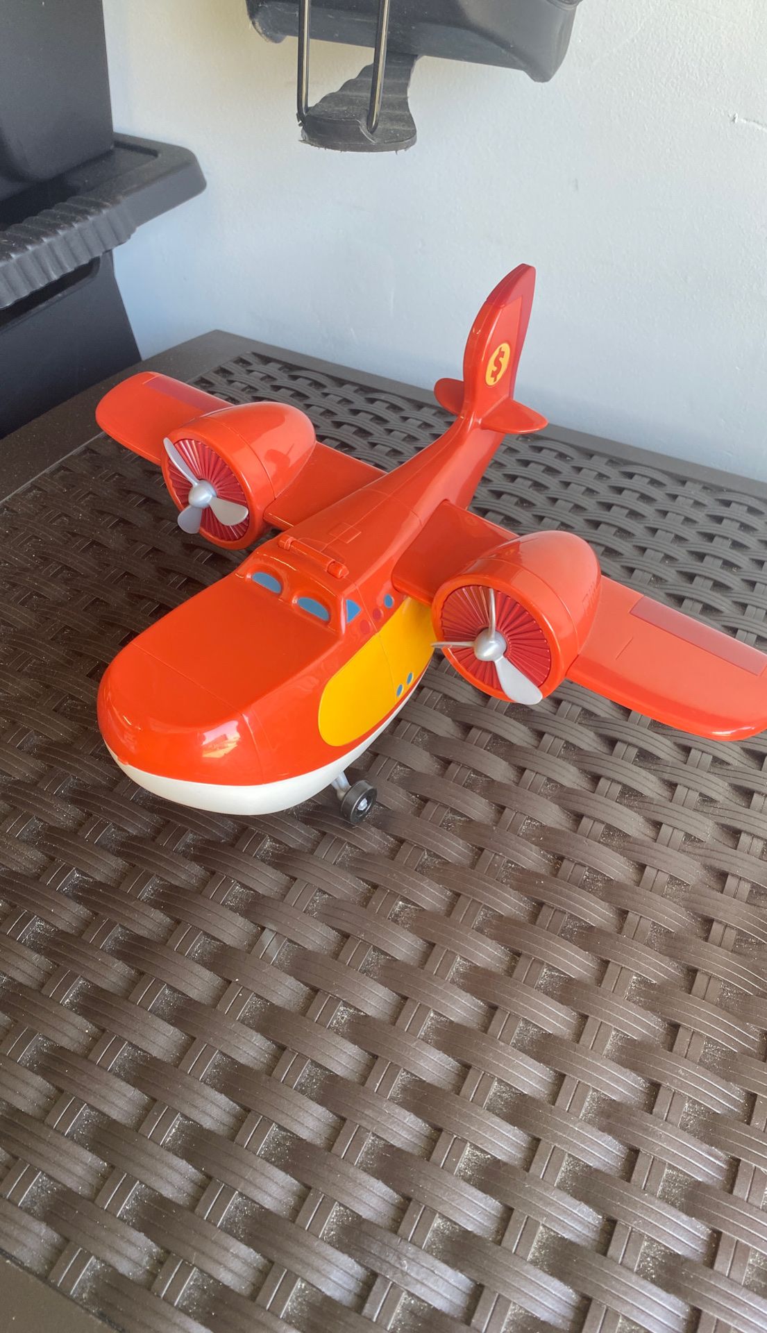 Ducktales Sunchaser airplane