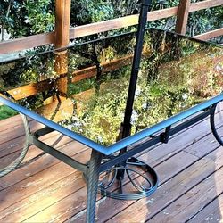 Cast Aluminum Glass Top Outdoor Dining Table. EXCELLENT, Elegant Condition.
**Current version is $549 at BBQguys
