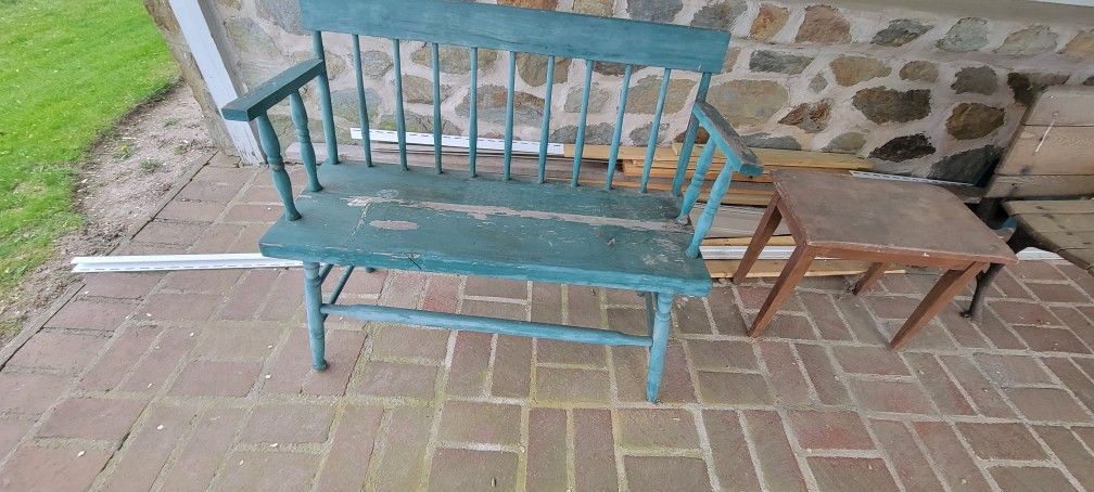 Old Style COUNTRY BENCH.