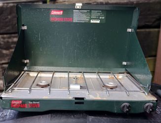 USED COLEMAN CLASSIC 2-BURNER PROPANE CAMPING STOVE *READ THE DESCRIPTION & SEE ALL PICS*