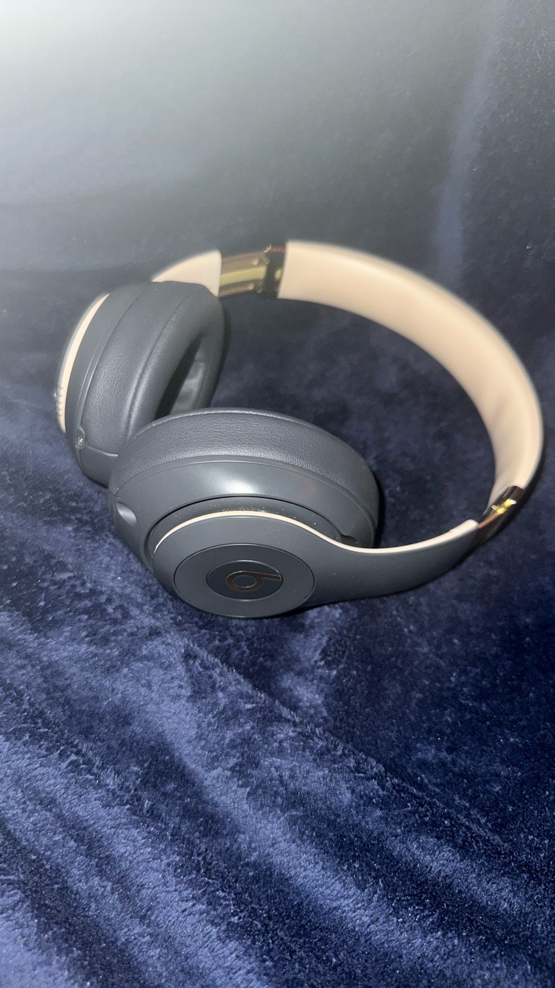 Beats Studio3 Wireless Noise Cancelling Headphones - Excellent Condition