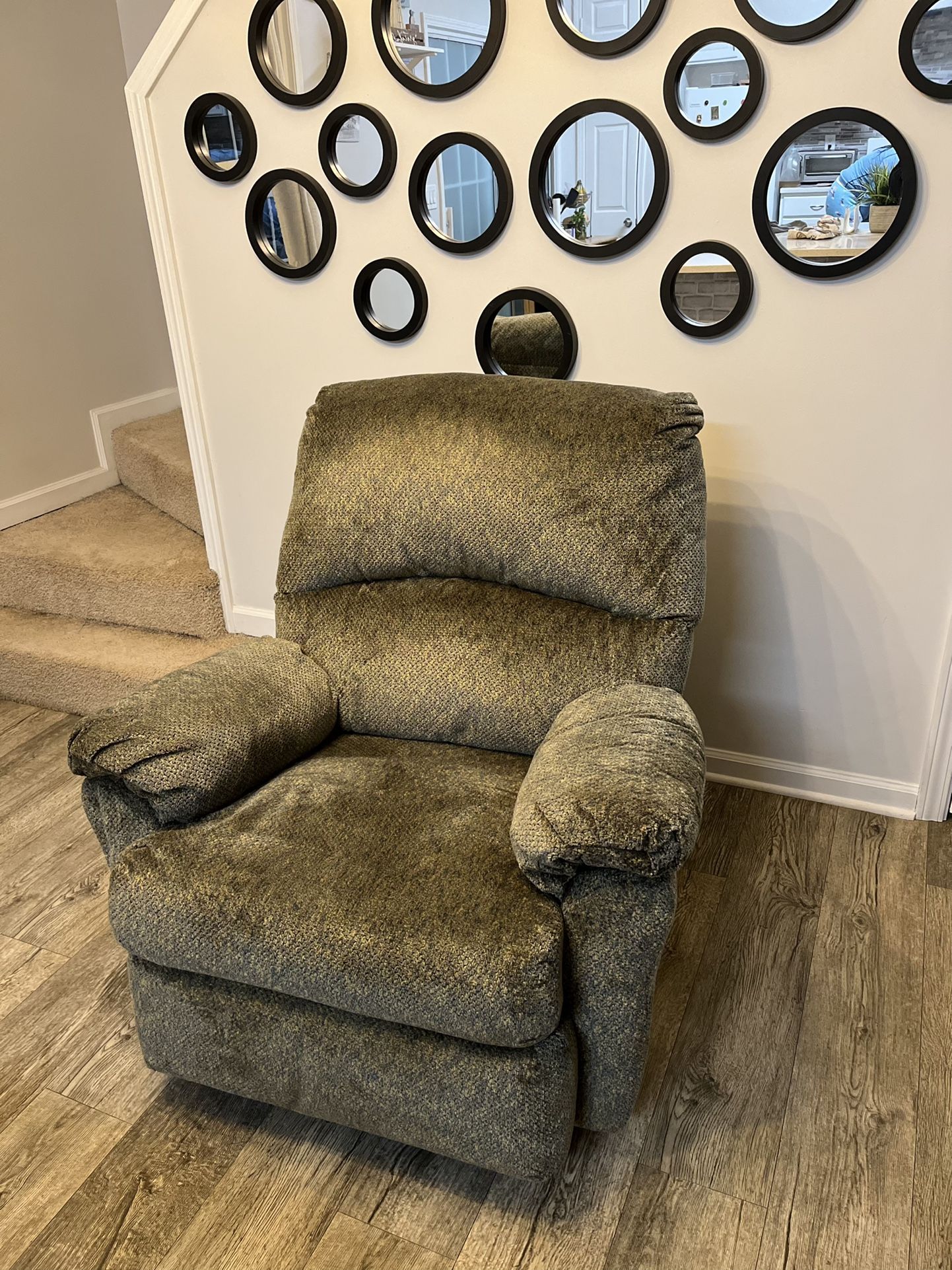 Lane Furniture rocker recliner - Like New . Excellent condition! W 30” X H 40” X D 36”