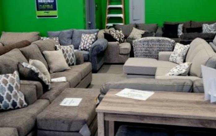 Recliners, Sofas & Sectionals MUST GO!