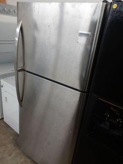 Frigidaire stainless steel top freezer refrigerator - Free delivery