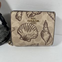 Coach Snap Wallet In Signature Canvas With Shell Print In Sand Multi NWT