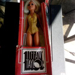 Tiffany Taylor 19inch