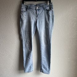 Old Navy Women’s Boyfriend Jeans Size 6 Distressed And Has Stretch