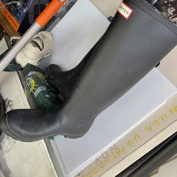 HUNTER Women's Original Tall Rain Boot Size 8 in great condition just a little storage dust on them