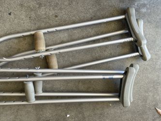 Crutches 