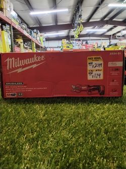 Milwaukee M12 Brushless Pruning Shears Kit