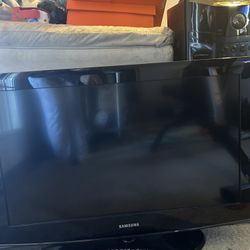 Samsung 32’ TV /w Remote