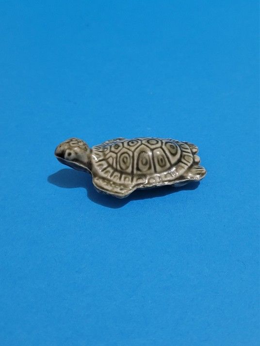 Miniature Sea Turtle Figurine Wade England 2" Long.